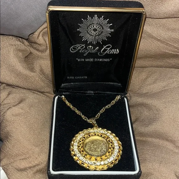 Regal Gems Gold and Silver Pendant Necklace - Picture 3 of 9